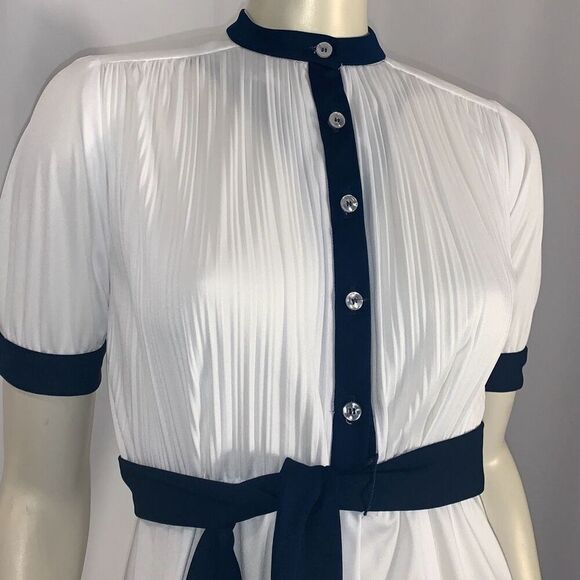 Vintage White Navy Half Button Short Sleeve Dress with Tie Waist Belt Size Mediu - Picture 3 of 15